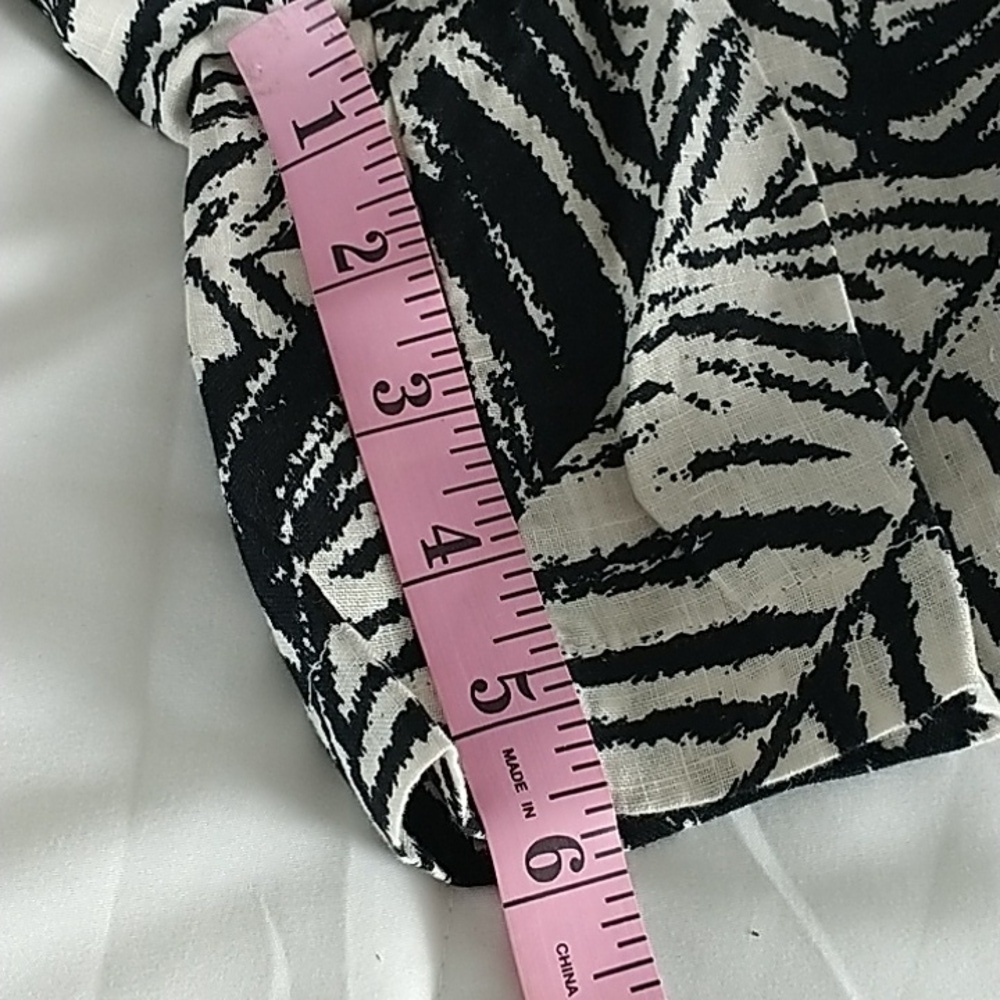 Cynthia Rowley 100percent Linen Tropical Print Shorts 2X - Picture 12 of 12